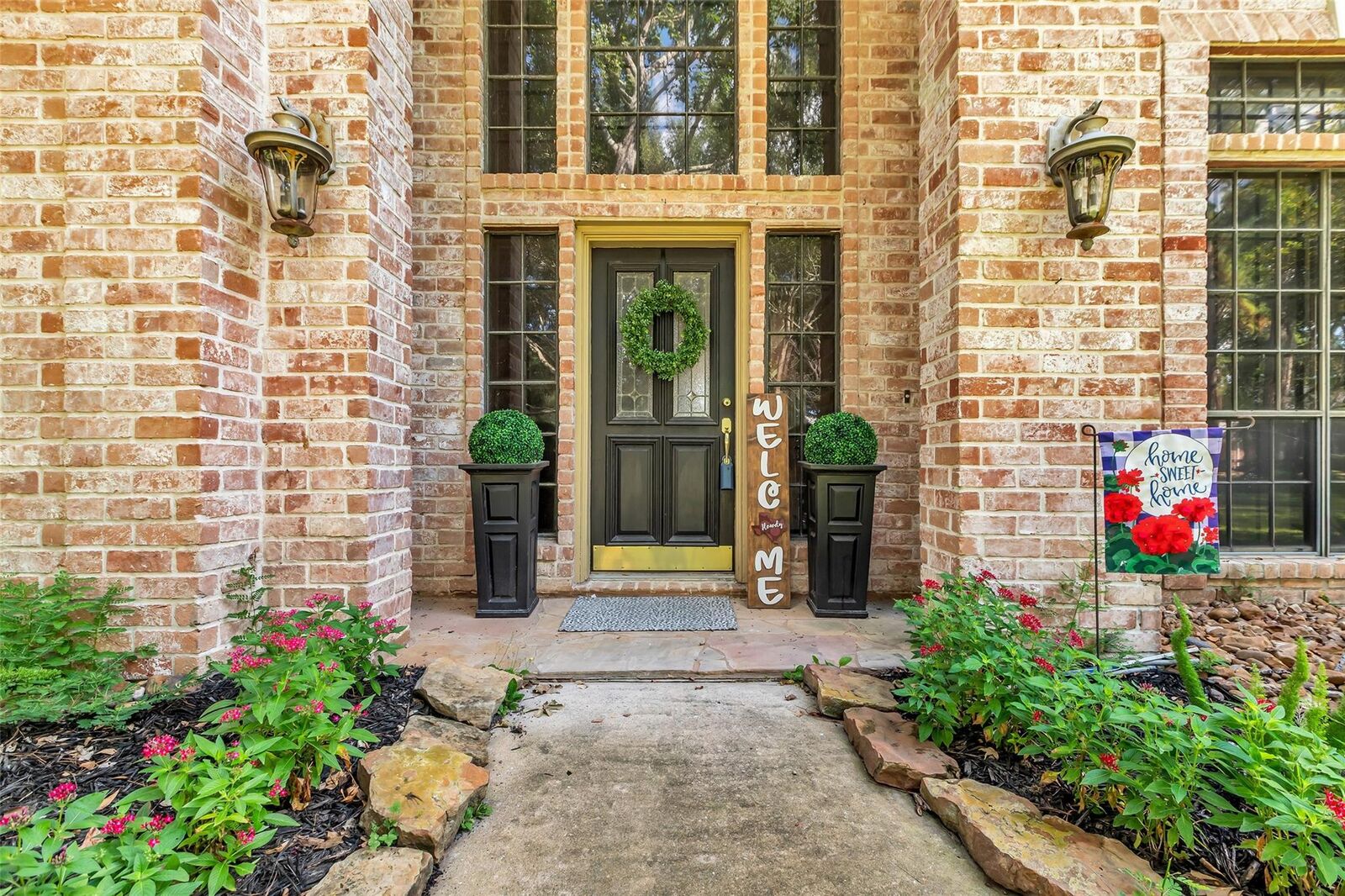 Property Photo: 1019 Towering Oaks Street Street TX 77355