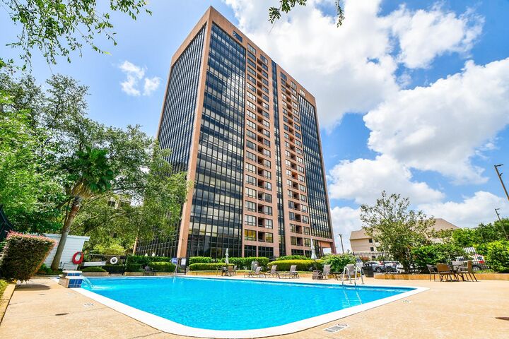 Property Photo: 5150 Hidalgo Street 805 TX 77056