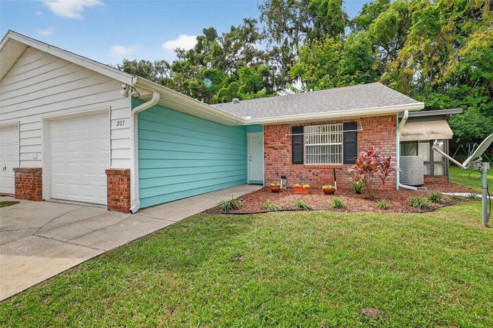 Property Photo:  207 Fernwood Street  FL 34748 