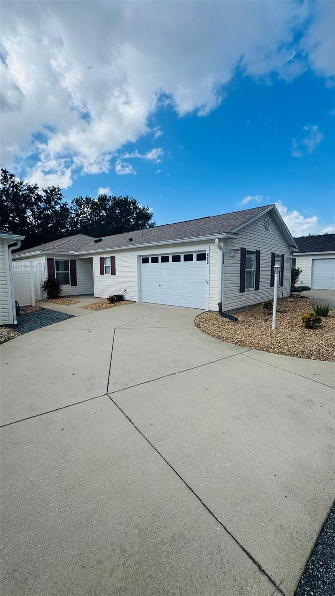 Property Photo: 430 Calvert Terrace FL 32162