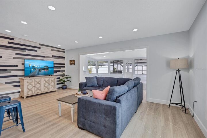 Property Photo: 5181 102nd Way N FL 33708
