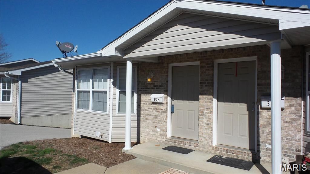 Property Photo:  308 S 5th Street 308  MO 63028