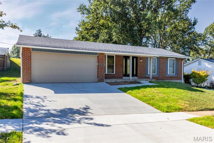 2766 Chalet Hill Drive  St Louis MO 63129 photo