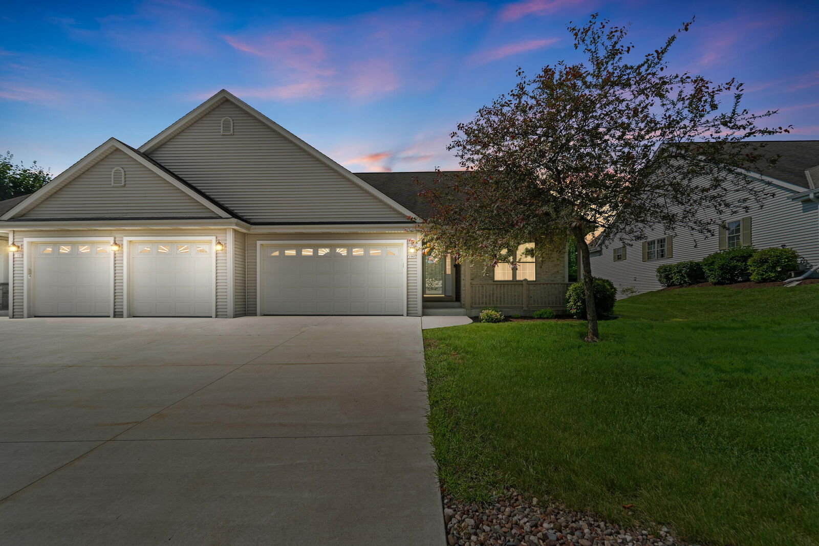 Property Photo:  1985 Cedar St  WI 53024 