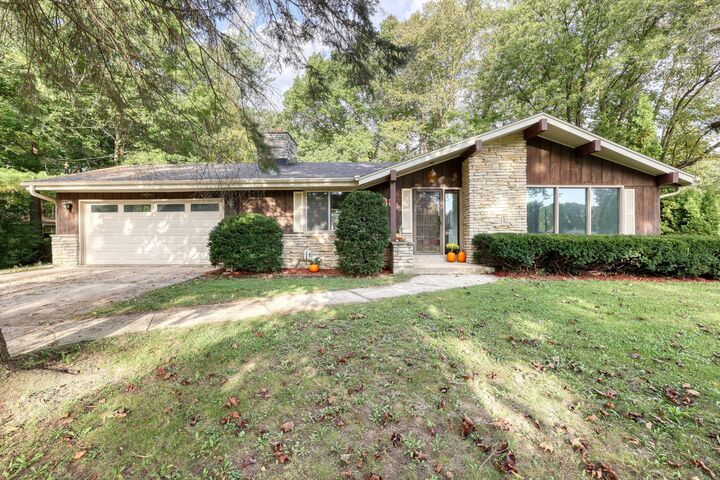 W207n13495 Fawn Ct  Germantown WI 53076 photo