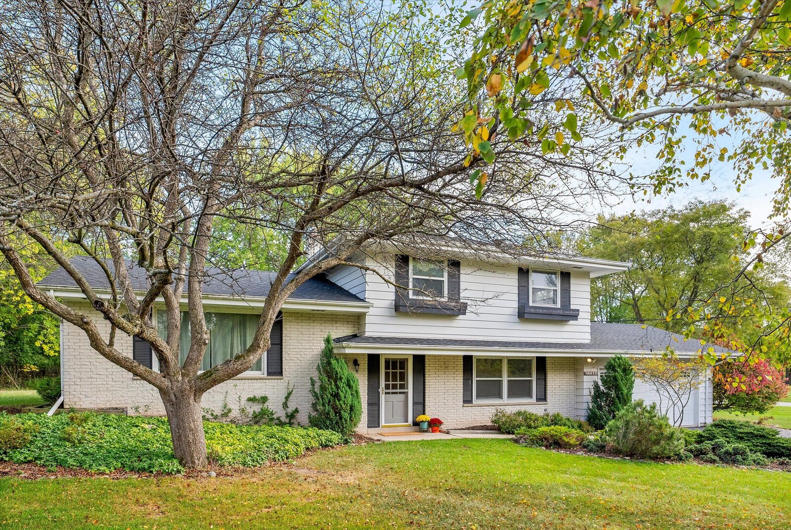 Property Photo: 11884 N Oriole Ln WI 53092