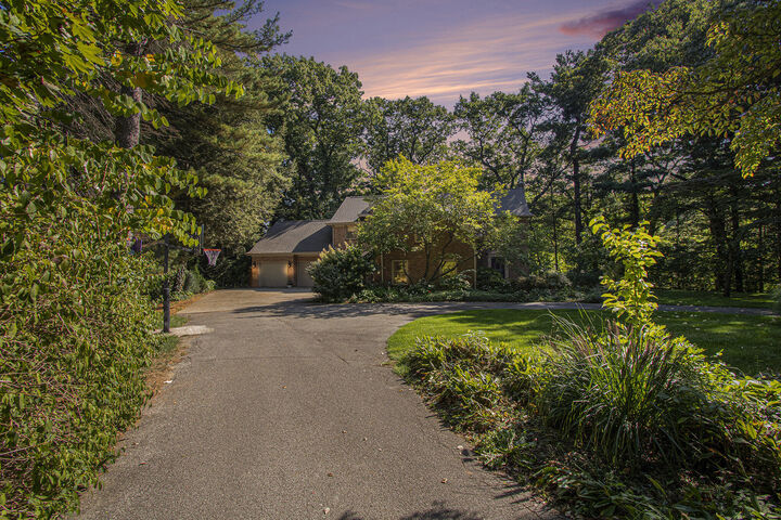 Property Photo:  2837 Washington Avenue  MI 49085 