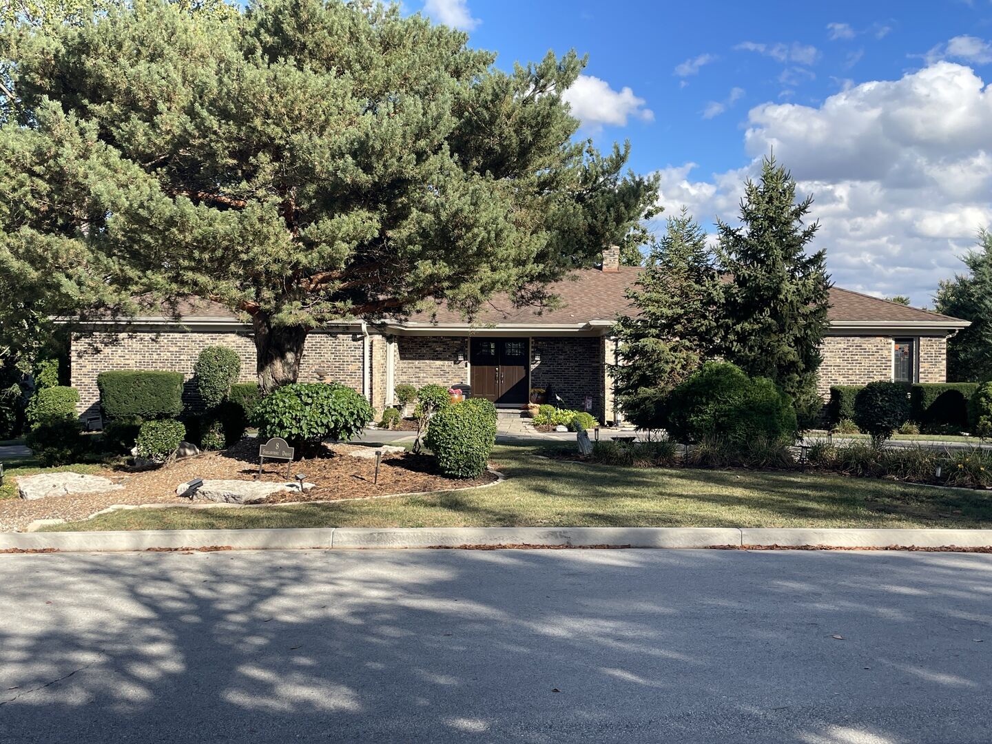 Property Photo:  8 Shelburne Drive  IL 60523 