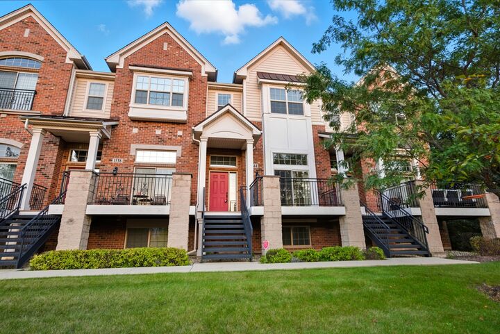 Property Photo: 1544 Lakeridge Court IL 60060