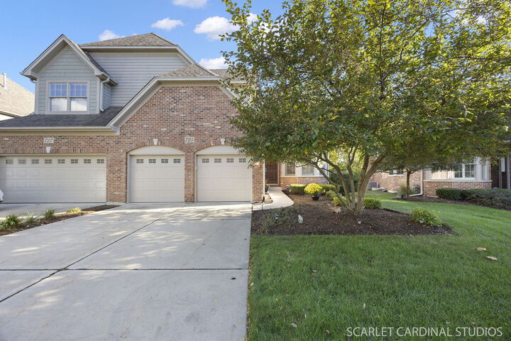 Property Photo:  725 Kingsbrook Glen  IL 60137 