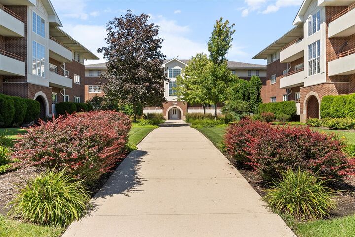 Property Photo: 714 W 63rd Street 202 IL 60559