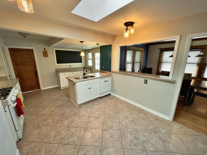 Property Photo: 344 Fairview Avenue IL 60185