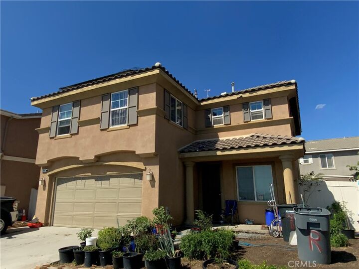 Property Photo:  914 Sparrow Way  CA 92571 