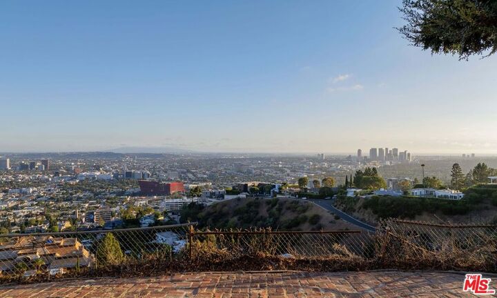 Property Photo:  8900 Evanview Drive  CA 90069 