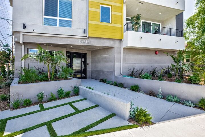 Property Photo: 10718 Acama Street 401 CA 91602