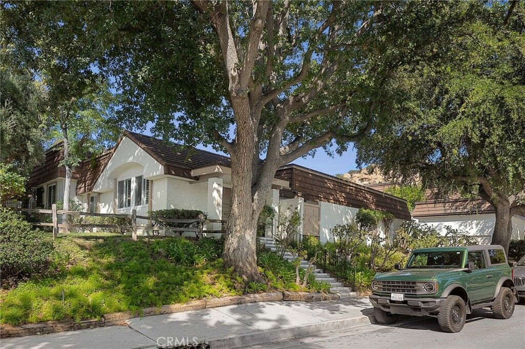 Property Photo: 10541 Larwin Avenue 1 CA 91311