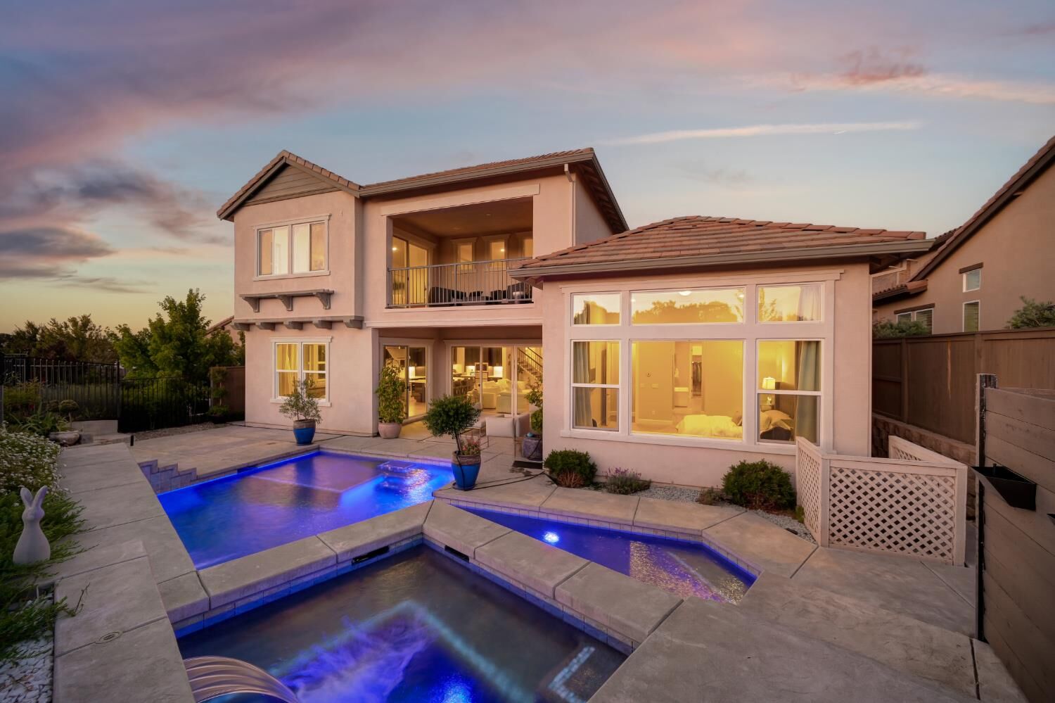 Property Photo: 1014 Hogarth Way CA 95762