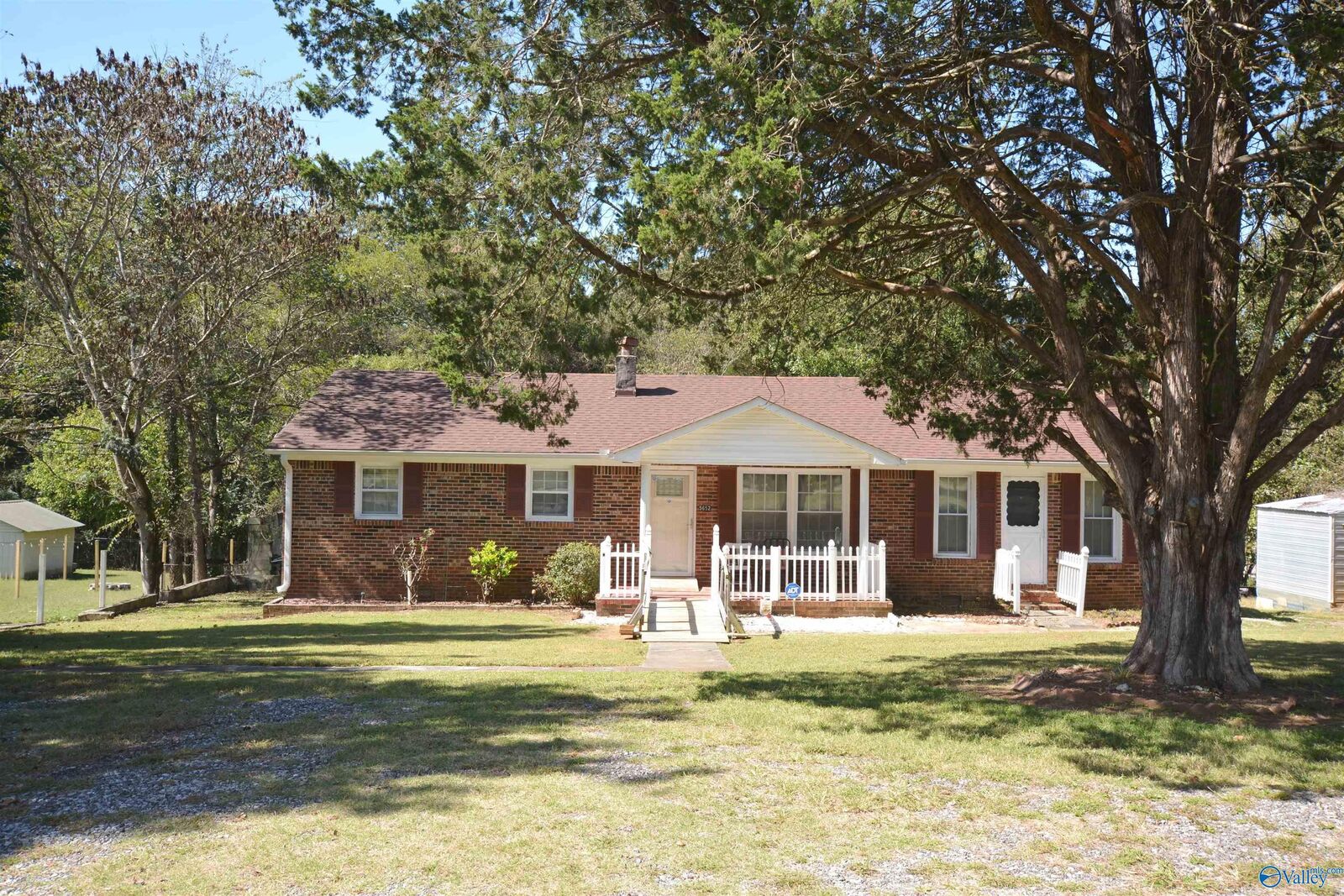 Property Photo:  5652 Maysville Road  AL 35761 