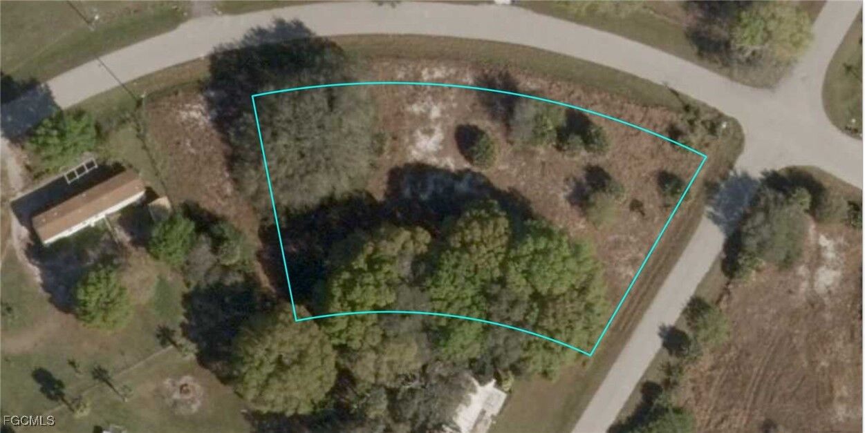 Property Photo:  1510 Horseshoe Loop  FL 33471 