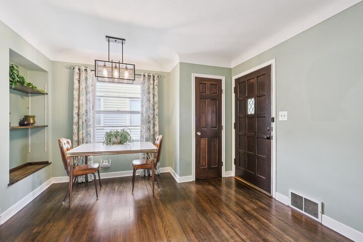 Property Photo: 1676 Montana Avenue E MN 55106