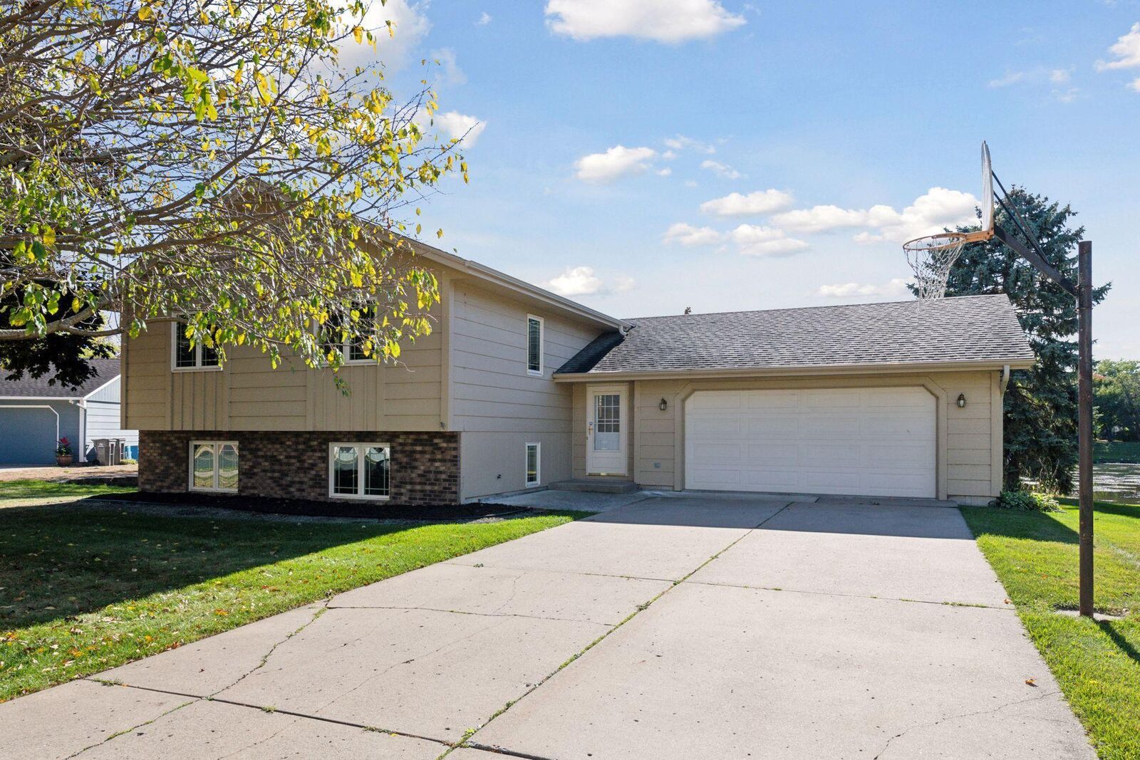 Property Photo: 17 Dana Circle MN 55387