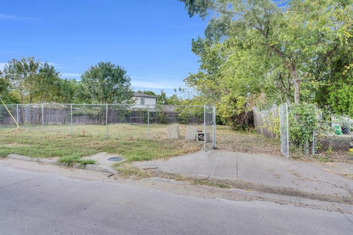 Photo de la propriété:  3519 Weisenberger Drive  TX 75212 