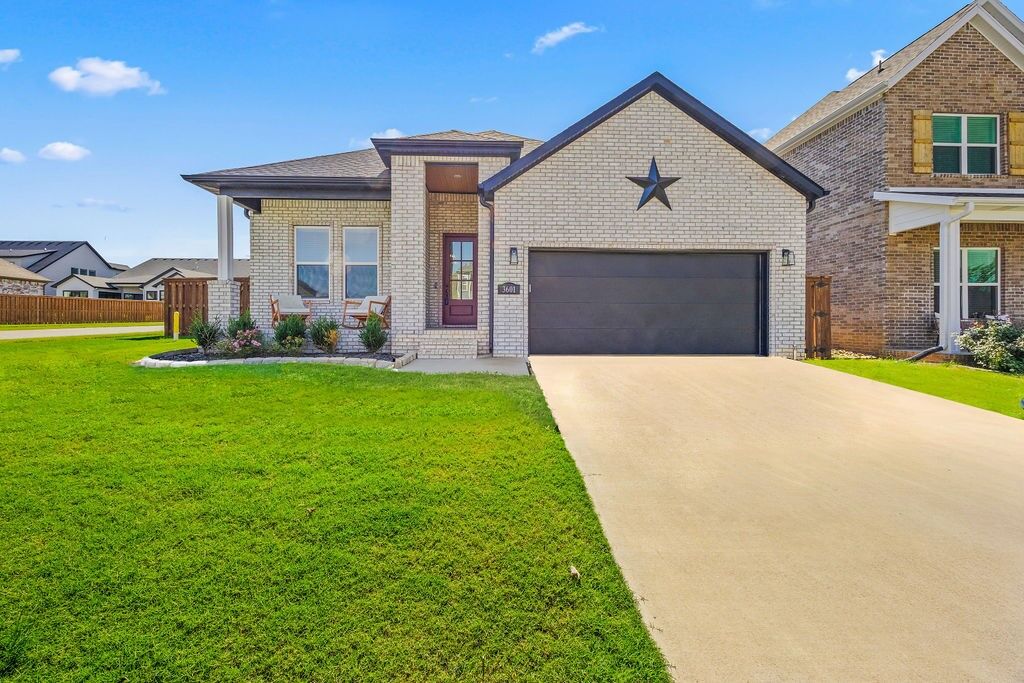 Property Photo:  3601 SW Daybreak Boulevard  AR 72713 