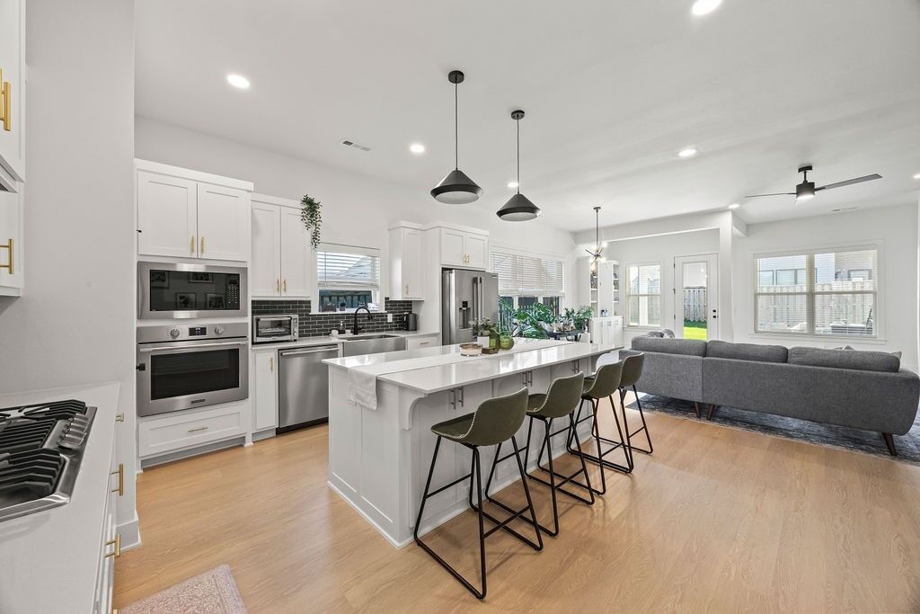 Property Photo:  3601 SW Daybreak Boulevard  AR 72713 