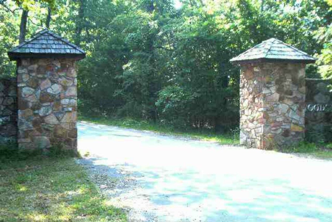 Property Photo:  Versailles Drive  AR 72619 