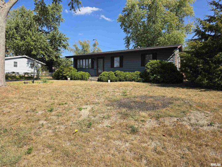 Property Photo: 5506 N Longwood Drive IL 61614