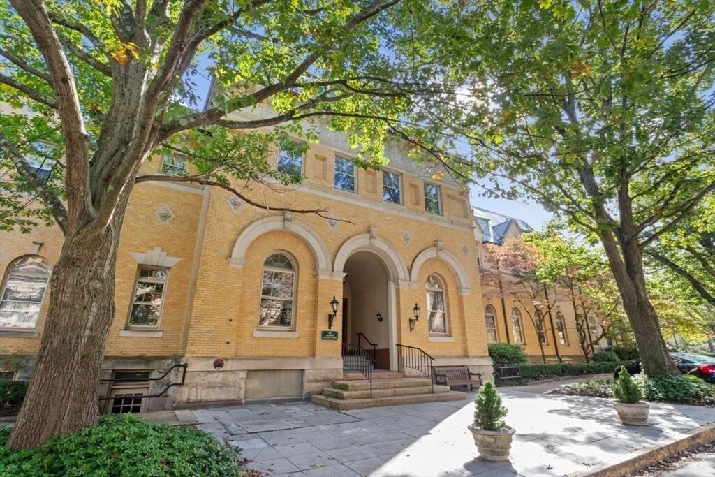 Property Photo:  60 Glen Rd 101  MA 02445 