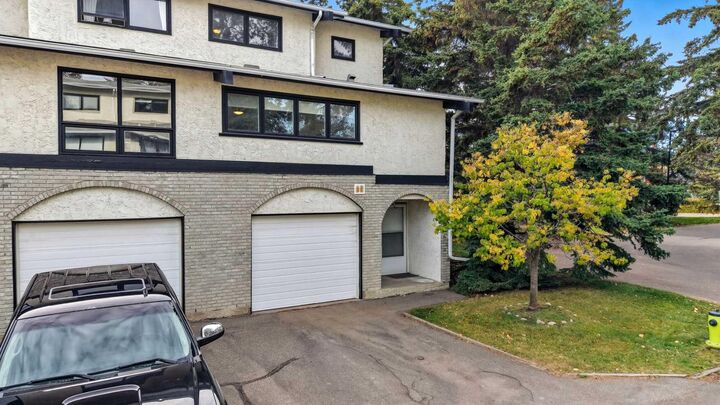 Property Photo: 5400 Dalhousie Drive NW 51 AB T3A 2B4