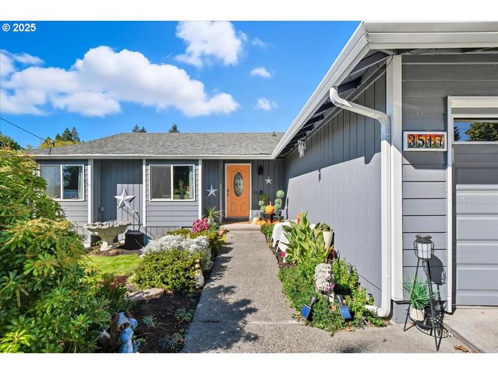 Property Photo:  3517 SE Risley Ave  OR 97267 