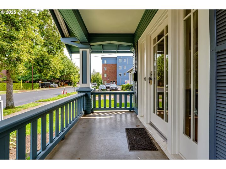 Property Photo:  280 W 11th Ave  OR 97401 
