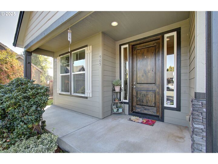 Property Photo: 905 NW 105th Cir WA 98685
