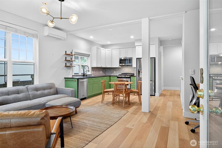 Property Photo:  414  Malden Avenue E B  WA 98112 