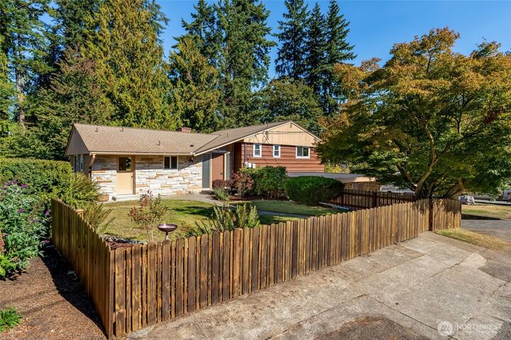 Property Photo:  511  72nd Street SE  WA 98203 