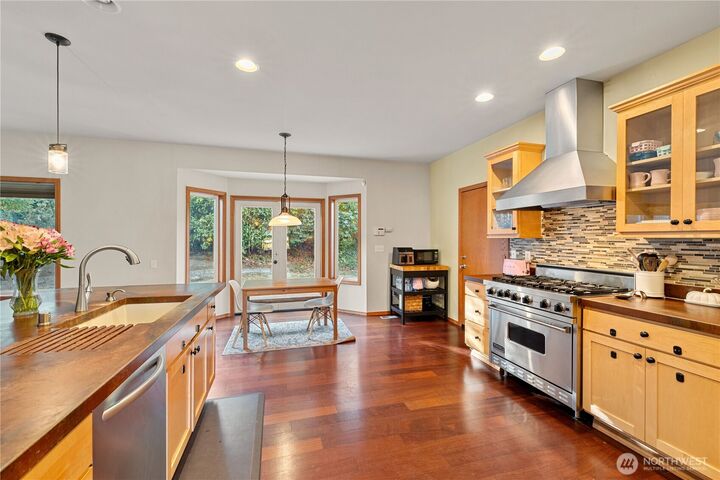 Property Photo:  9301  53rd Avenue S  WA 98118 