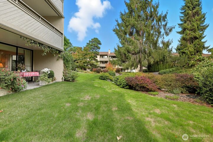 Property Photo: 6562 Park Point Way NE B106 WA 98115