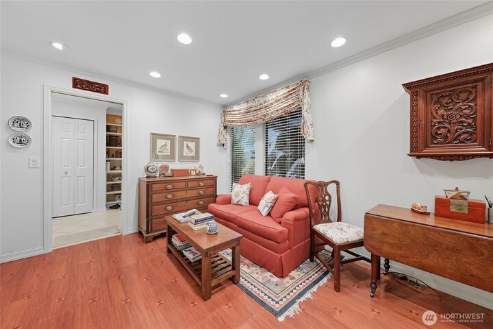 Property Photo: 6562 Park Point Way NE B106 WA 98115
