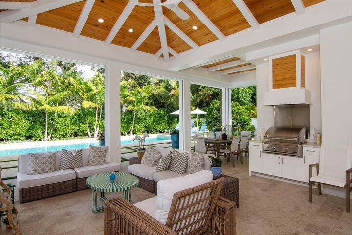 Property Photo: 835 Iris Lane FL 32963