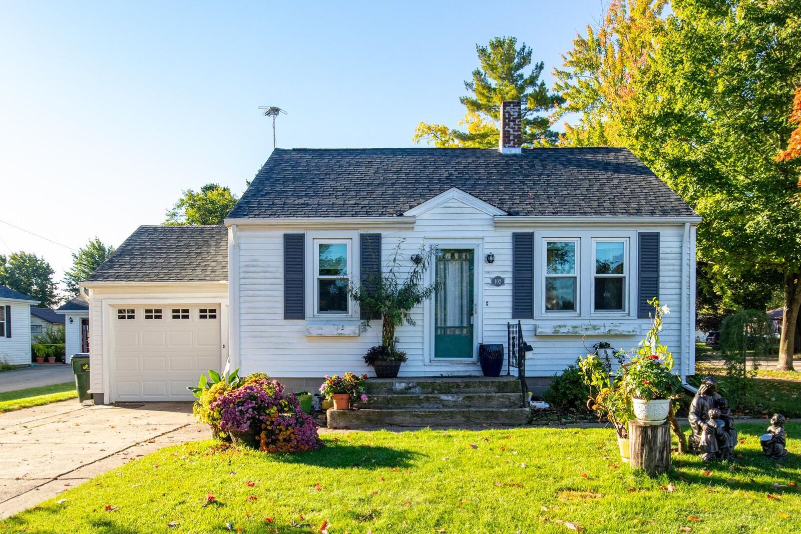 Property Photo: 102 E Cameron Street WI 54961