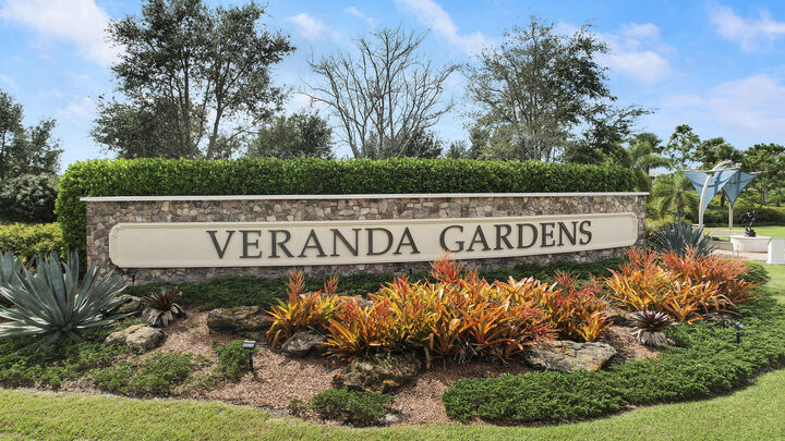 Property Photo:  534 SE Crathes Street  FL 34984