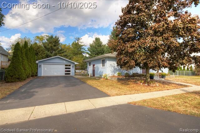 Property Photo: 225 E Shadbolt Street MI 48362