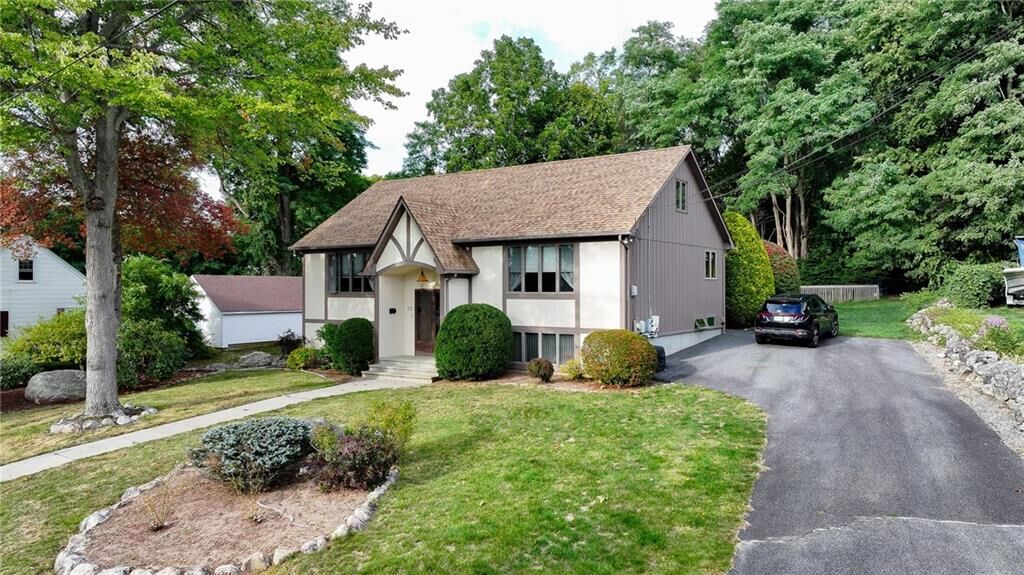 Property Photo:  22 Grove Avenue Avenue  RI 02911 