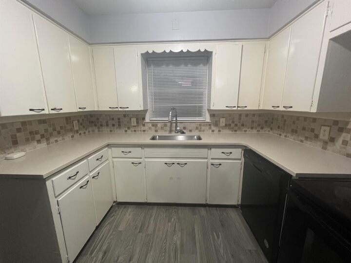 Photo de la propriété:  1714 W Anita Ave.  KS 67217 