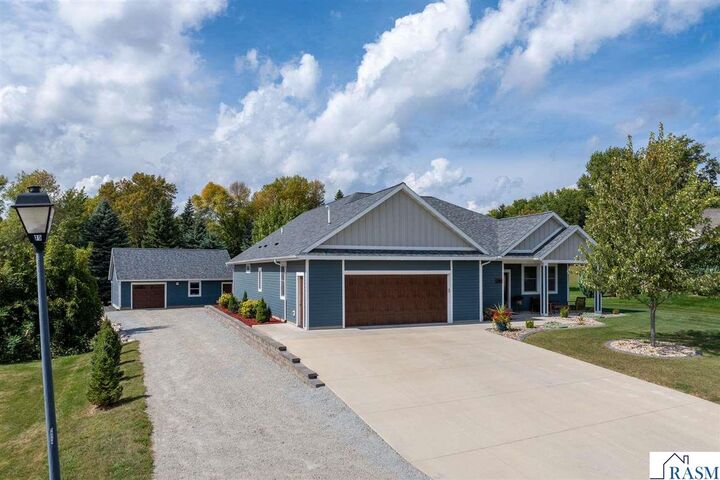 Property Photo:  135 Shoreview Drive  MN 56082 
