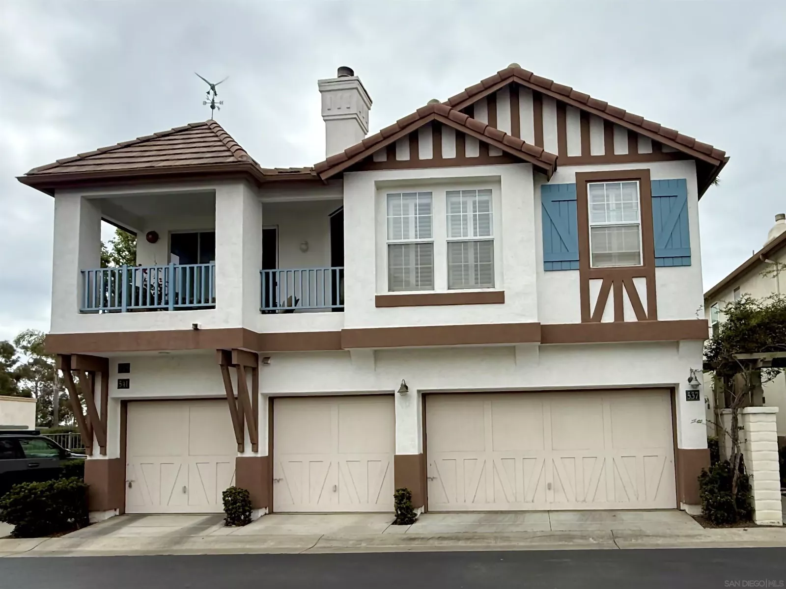 Property Photo:  537 Sweet Pea Pl.  CA 92024 