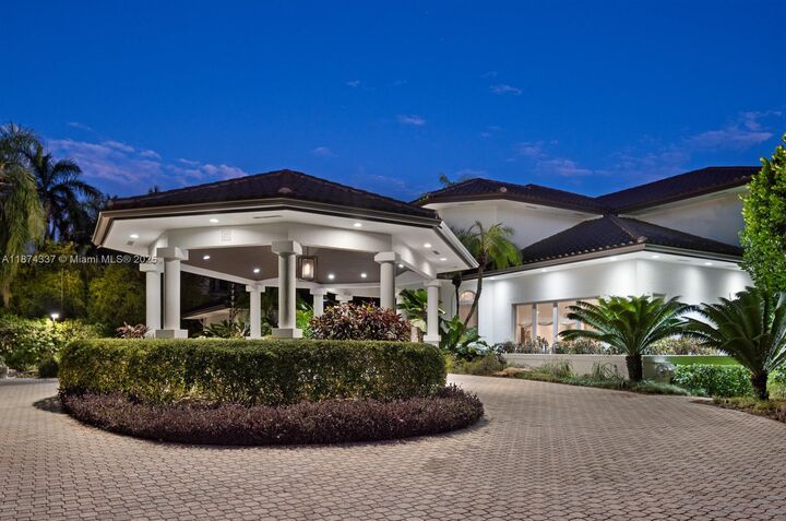 Property Photo: 277 Veleros Ct FL 33143
