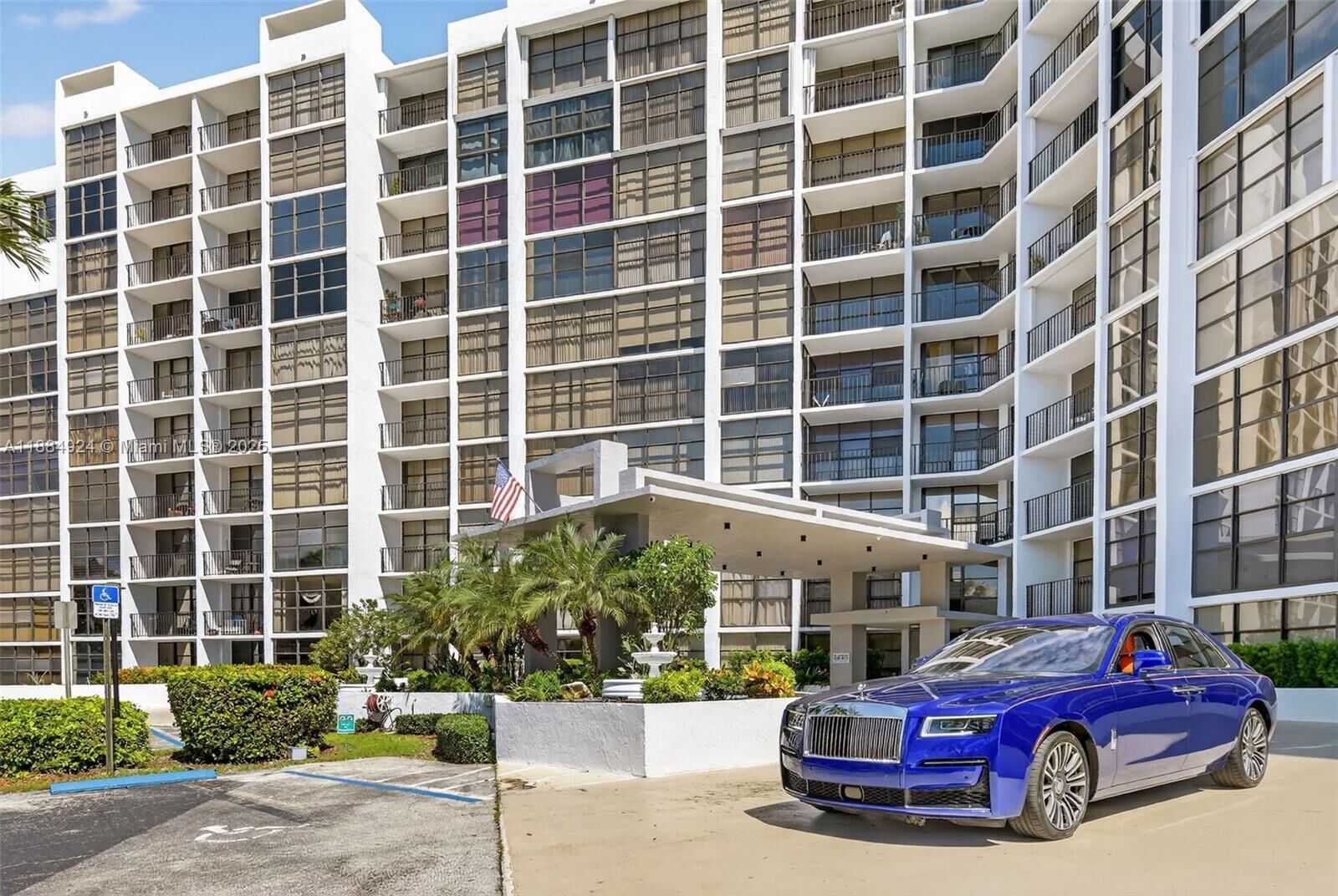 Property Photo:  600 Parkview Dr 1020  FL 33009 